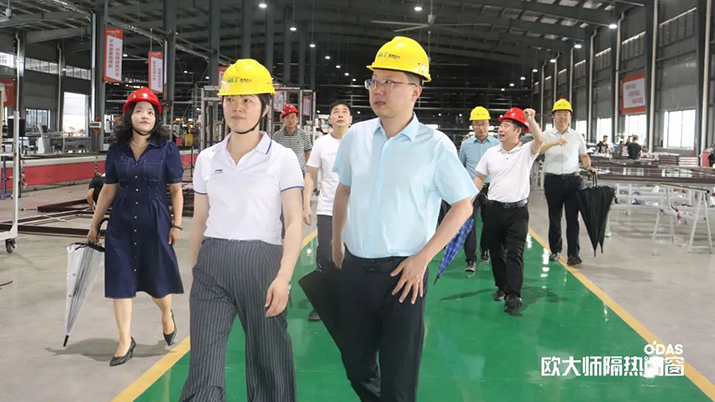 品牌賦能 | 高安市人大主任萬蘭萍等領(lǐng)導(dǎo)一行蒞臨歐大師隔熱門窗視察調(diào)研