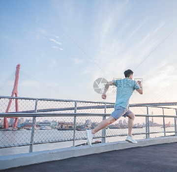 迎合年輕化市場